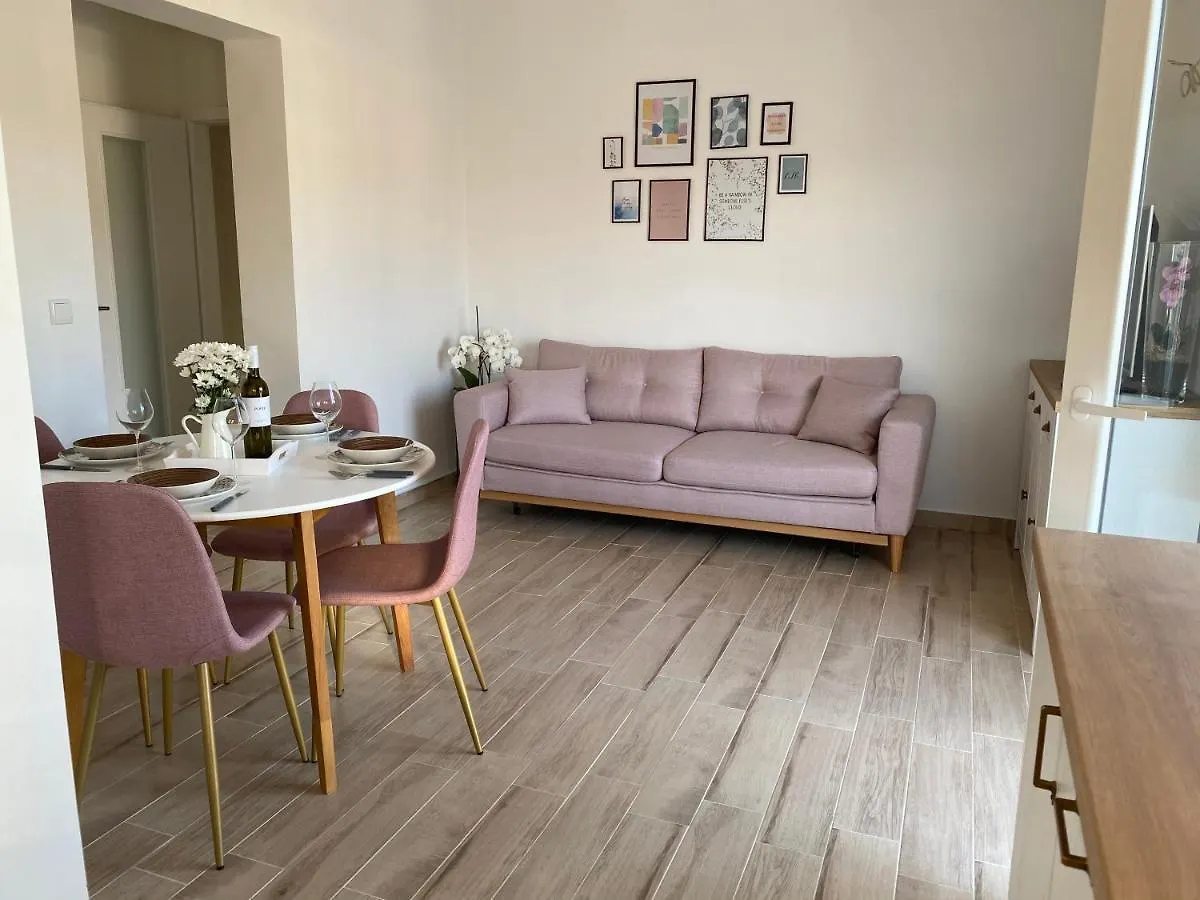 Apartmani Mia Kali 0*,